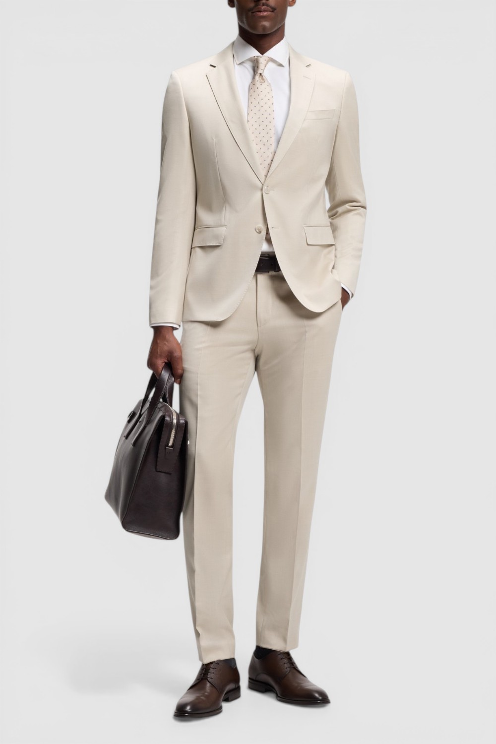 תמונת כל הלוק של ז'קט מחויט בגזרת סלים